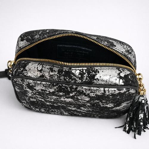 Women's leather shoulder bag with glasses holder – Noir | Made in Italy